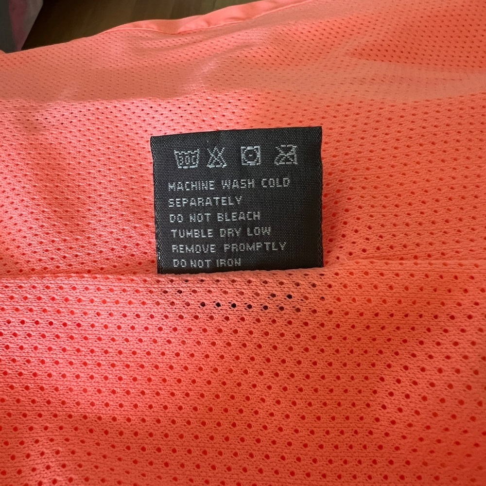New Balance Coral Well Worn & Still Running Hooded Windbreaker Jacket - Small - Picture 15 of 16